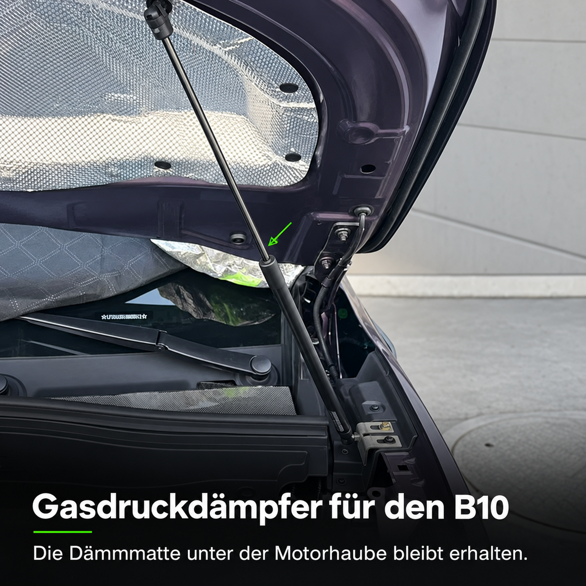 Detailansicht eines eingebauten Gasdruckdämpfers an der Motorhaube des Leapmotor B10 mit vorhandener Dämmmatte