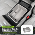 Bambusgrauer Mittelarmlehnen-Organizer für Leapmotor B05 als Montagebeispiel mit drei Ablagebereichen